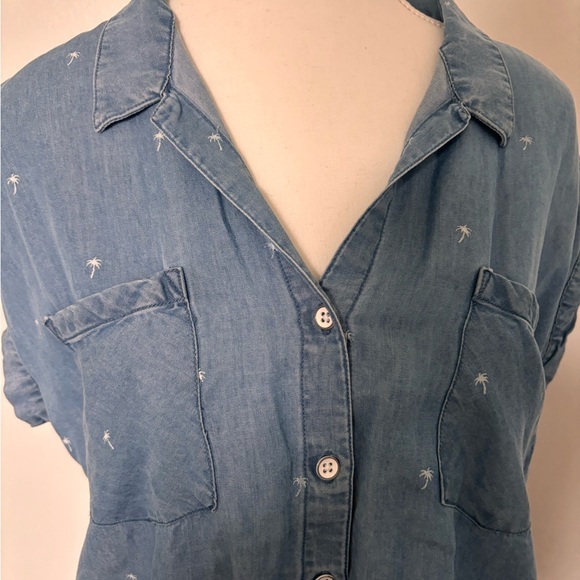 Blue Button-Up Shirt with Palm Tree Print - Picture 2 of 8